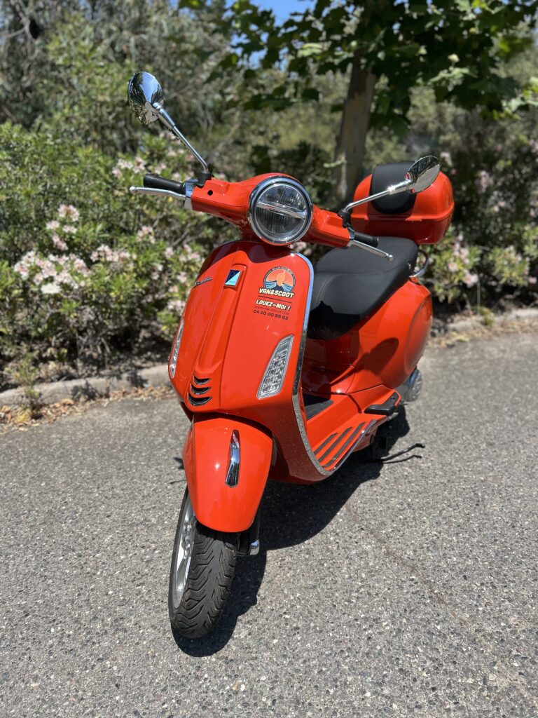 Location Vespa Primavera 50cc ou 125cc Van & Scoot location vespa en corse